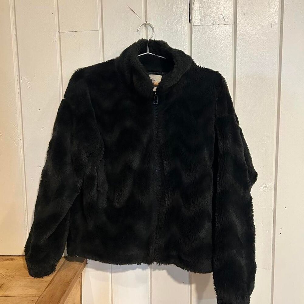 Urban Outfitters Eva Black Chevron Textured Faux Fur Jacket - Size M